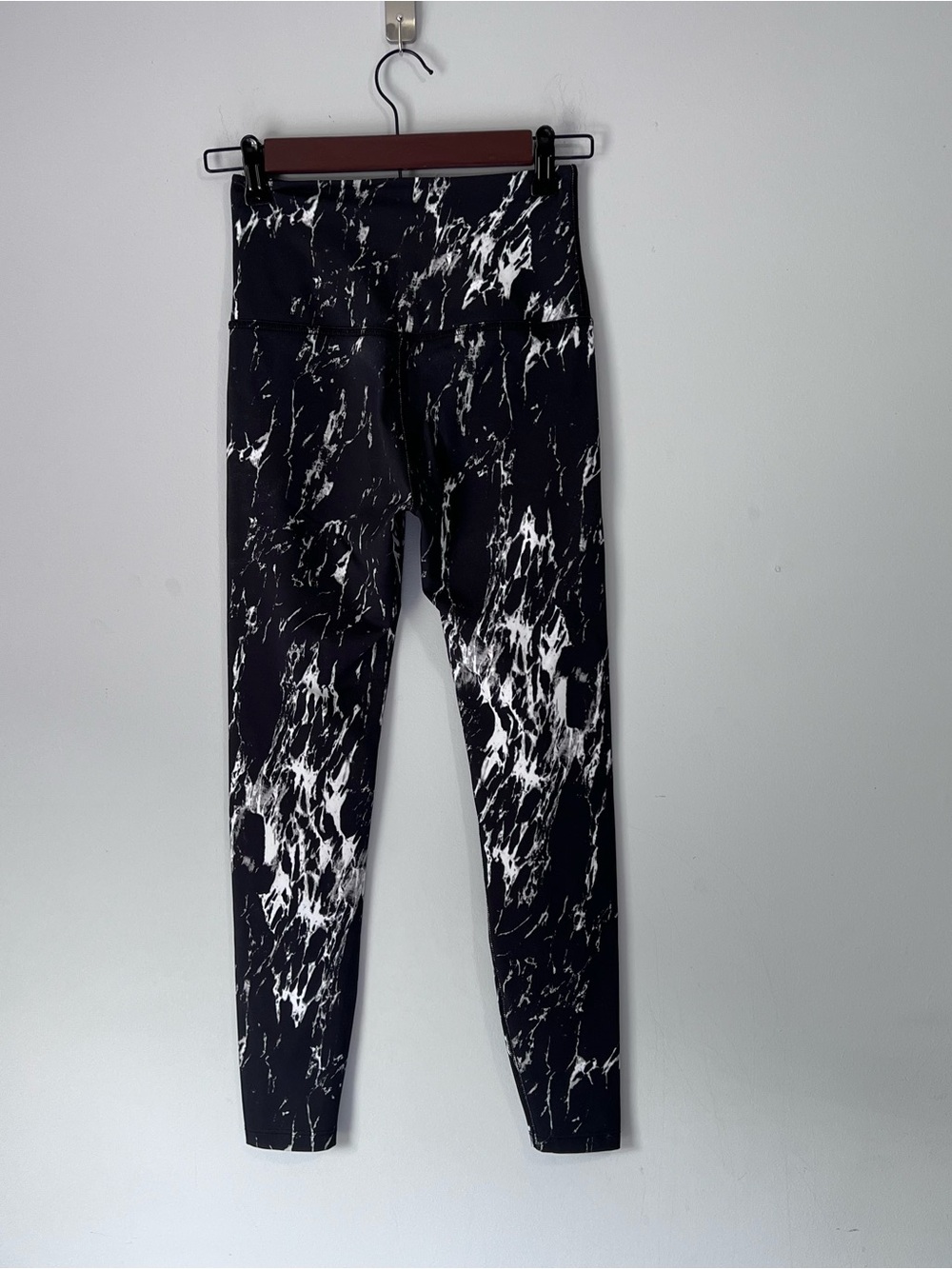 Beyond Yoga Leggings Womens XS Black White Marble Print High Waisted Olympus
